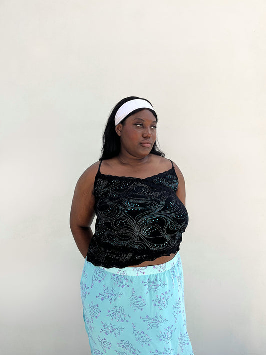 Top noir à paillettes bleues